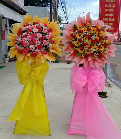 ke-hoa-chuc-mung-tai-shop-hoa-tuoi-binh-chanh